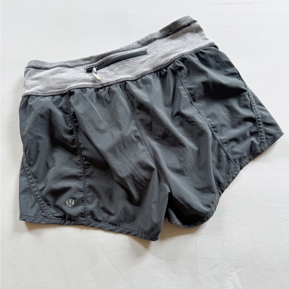Lululemon Shorts size 4 - Picture 2 of 4